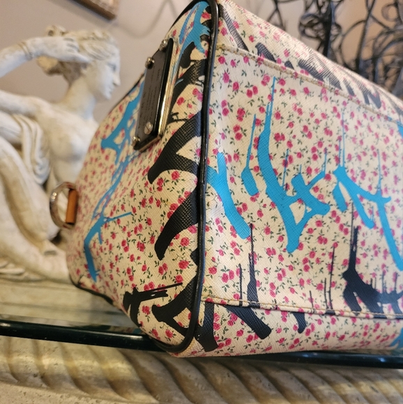 L.A.M.B. by Gwen Stefani Ditzy Graffiti Zipper Flower Bag #402 - Picture 14 of 17